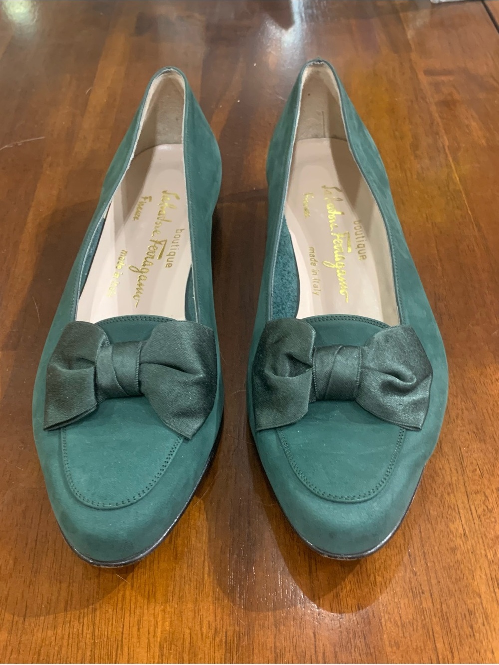 Salvatore Ferragamo Women’s Size 7 B Suede Flat .5” Heel Deep Green Satin Bow - Picture 13 of 15